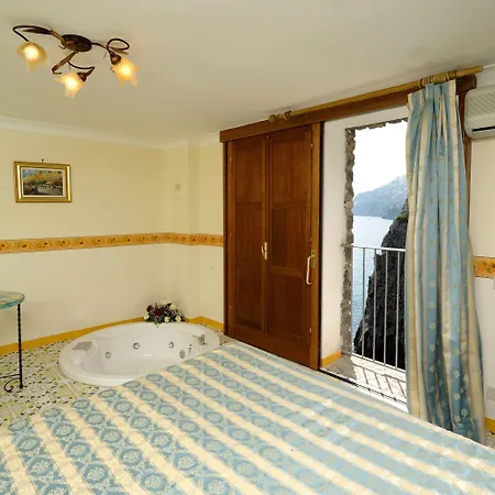 La Del Fiordo Hotel 3*